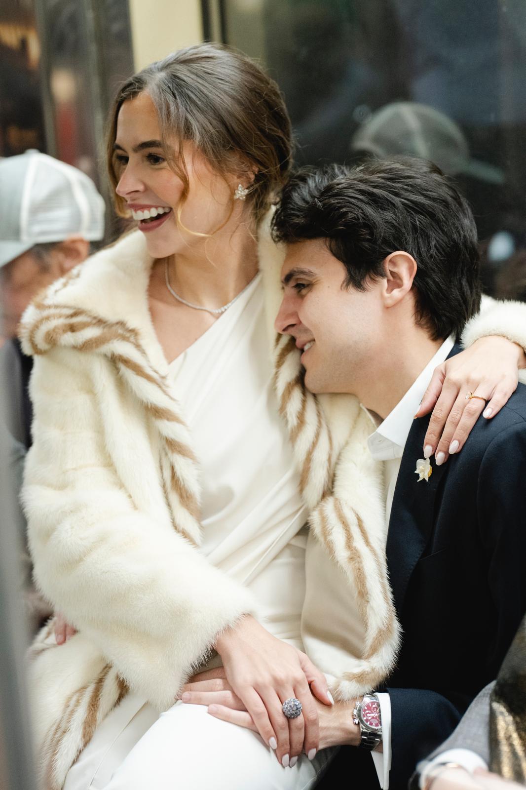 Irene y Javier juntos, sonriendo y abrazados en su día especial